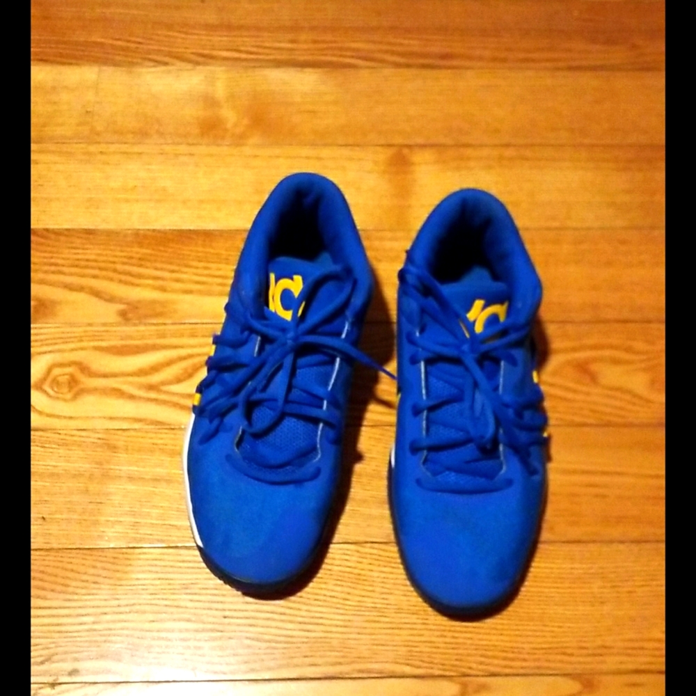 NIKE KD SHOES SIZE 7Y